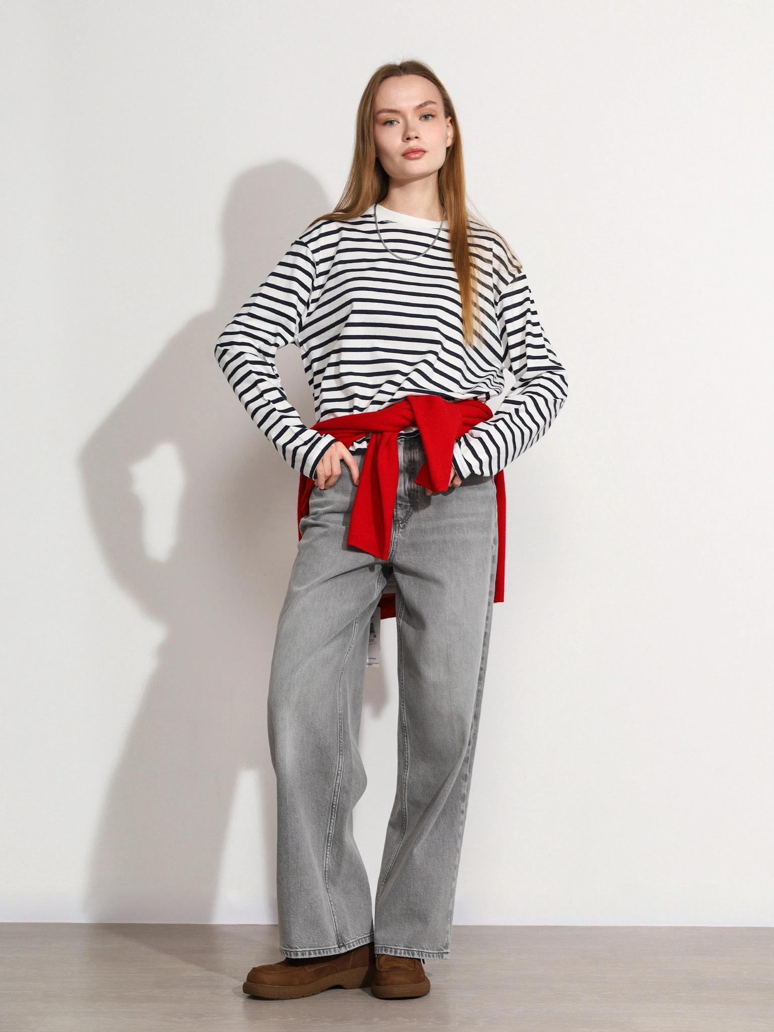 Джинсы серого цвета из смесового хлопка